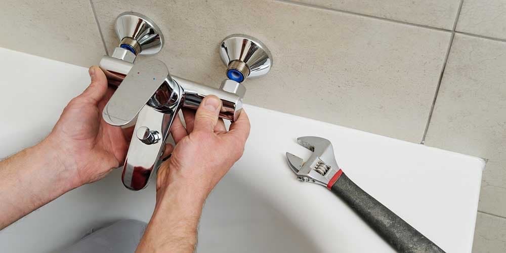 Remplacement d'un robinet de baignoire